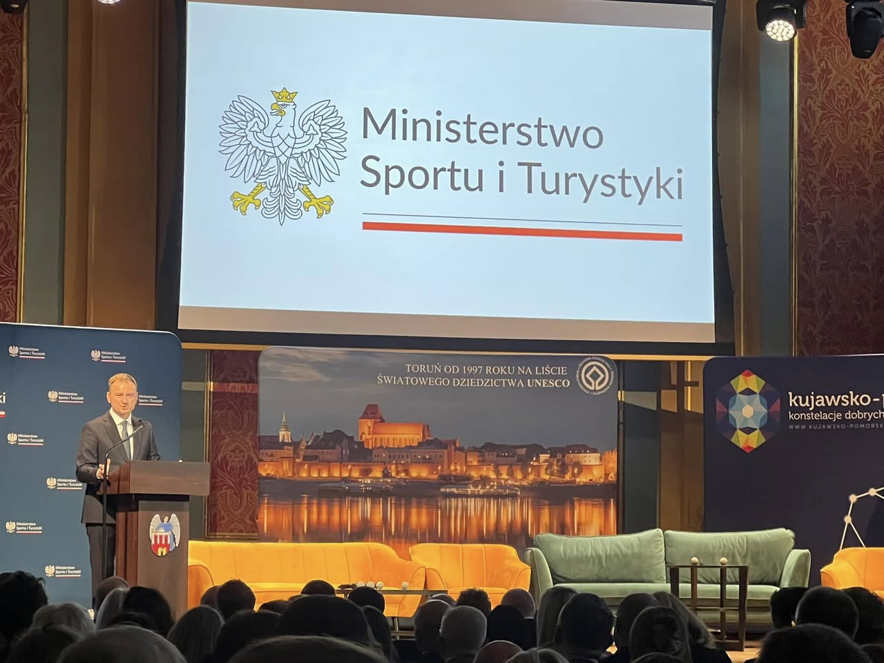 W pięknym mieście Toruń pod hasłem „Turystyka i Pokój” rozpoczęły się Ogólnopolskie Obchody Światowego Dn…